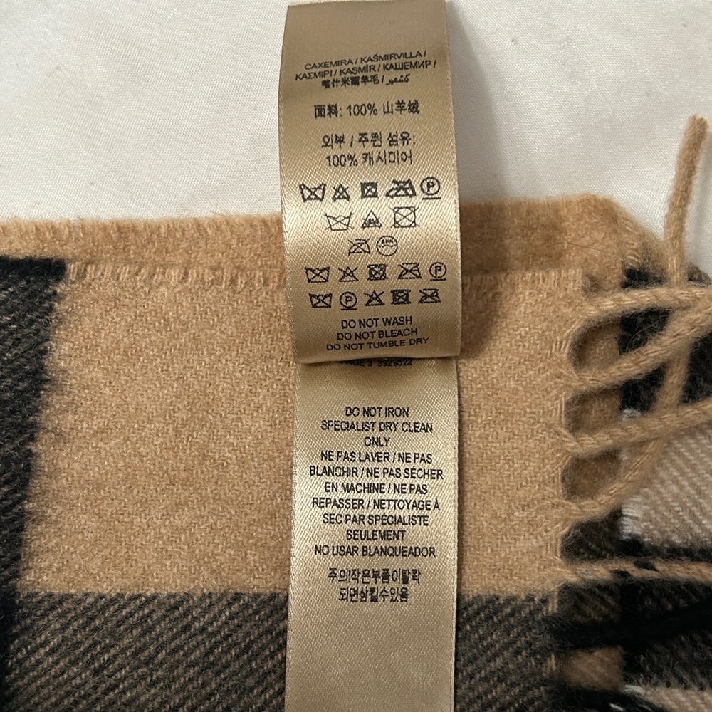 Burberry Check Cashmere Scarf - Picture 6 of 7
